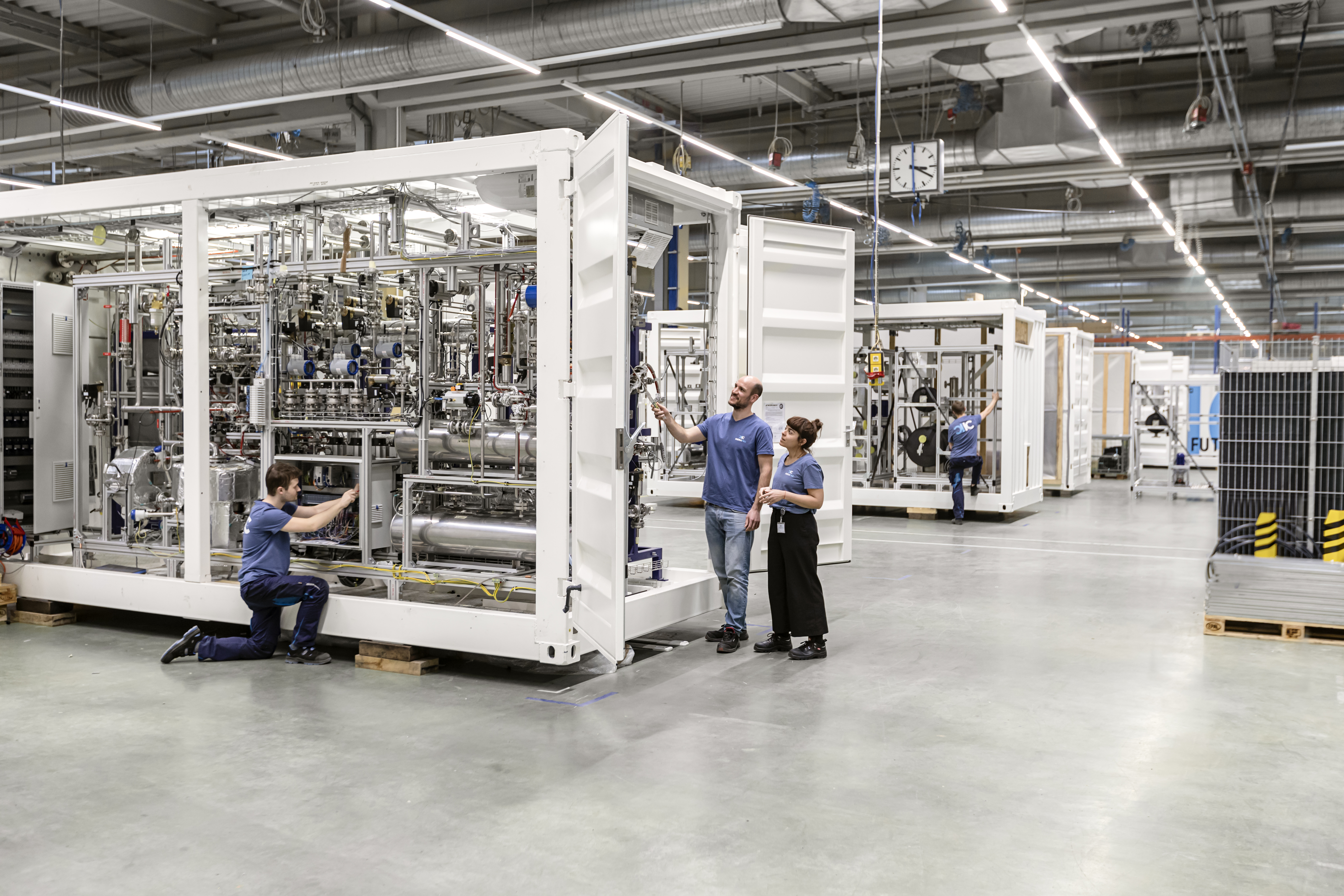 Power-to-X Anlagenproduktion bei INERATEC in Karlsruhe