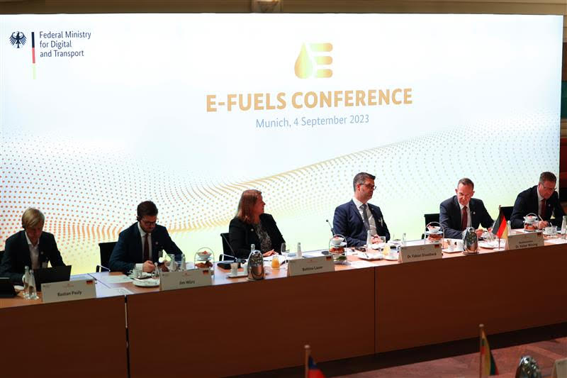 Internationale E-Fuel Konferenz: INERATEC führend in der e-Fuel-Produktion und der globalen Vernetzung