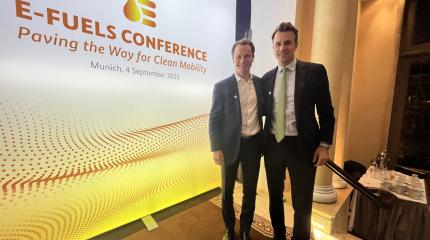Internationale E-Fuel Konferenz: INERATEC führend in der e-Fuel-Produktion und der globalen Vernetzung