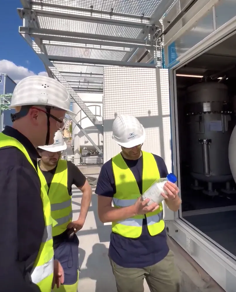 INERATEC produziert erstes e-Fuel an Pionieranlage in Frankfurt