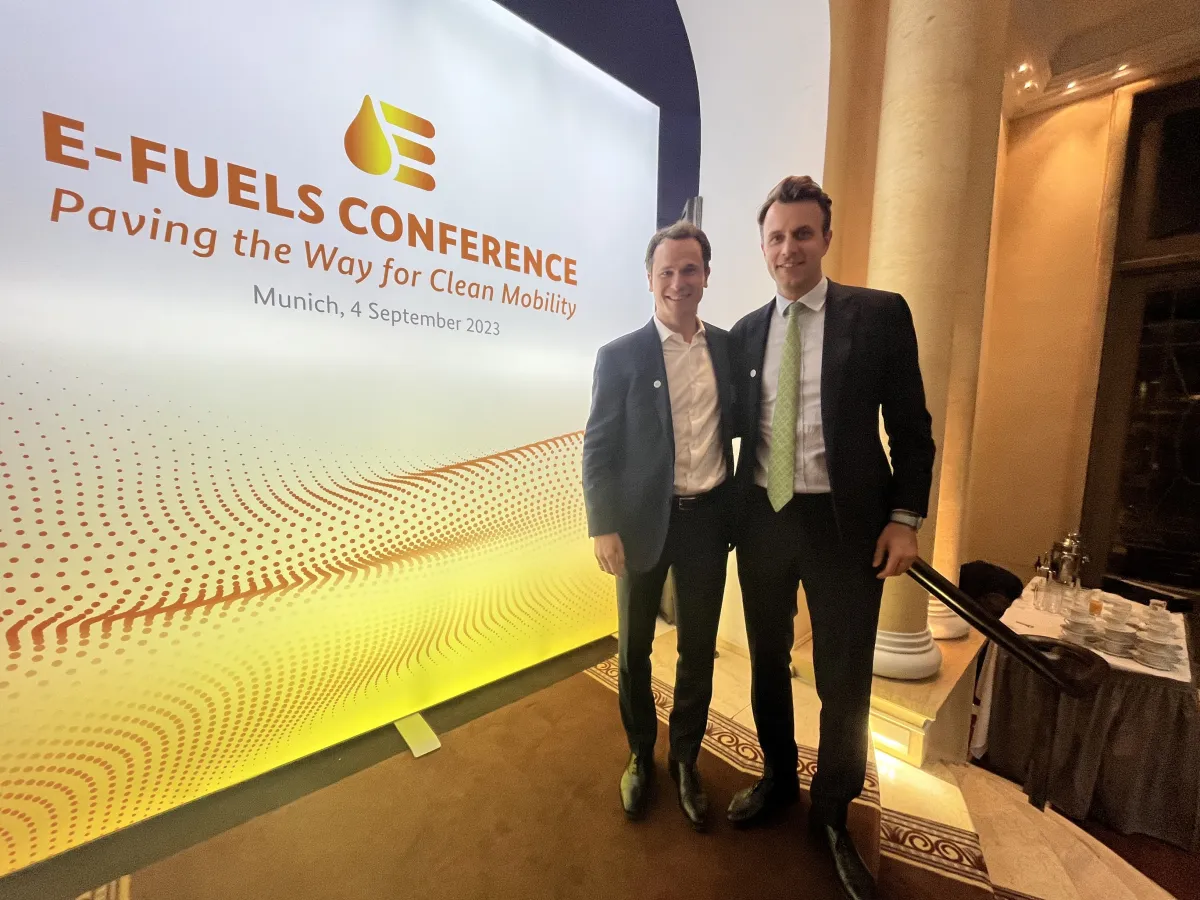 Internationale E-Fuel Konferenz: INERATEC führend in der e-Fuel-Produktion und der globalen Vernetzung