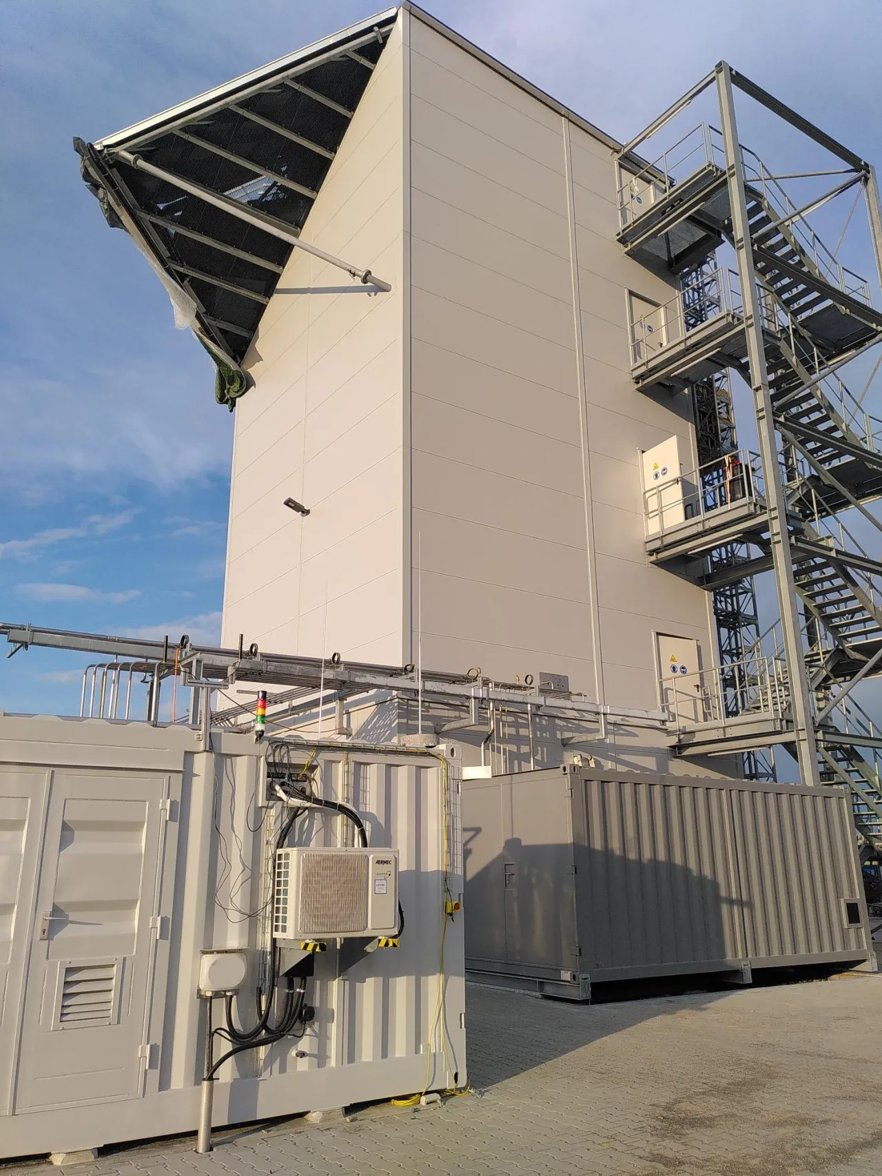 The Synhelion facility uses its solar thermochemical process to produce syngas.