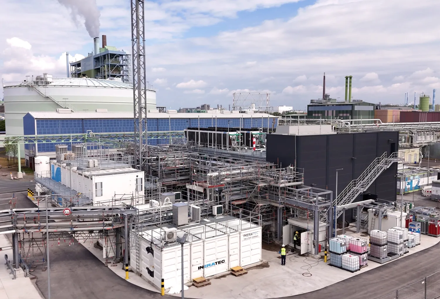 INERATEC produziert erstes e-Fuel an Pionieranlage in Frankfurt